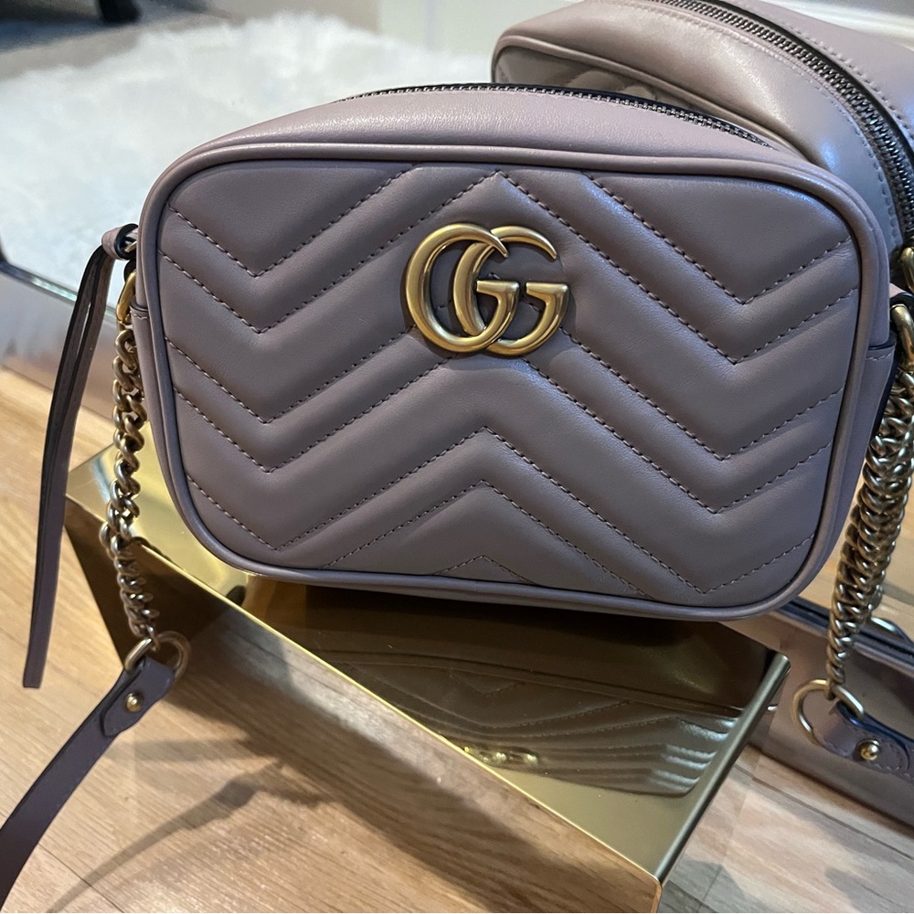 SOLD Gucci Women's Lavender Crossbody Bag with Gold Accents - Picture 3 of 11